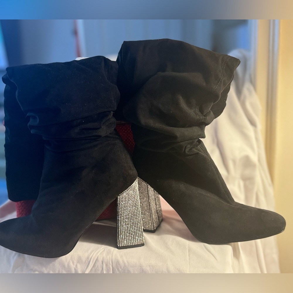Black Essential Heels with Rhinestones